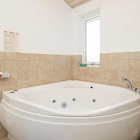 6 Person Holiday In Fan Fano